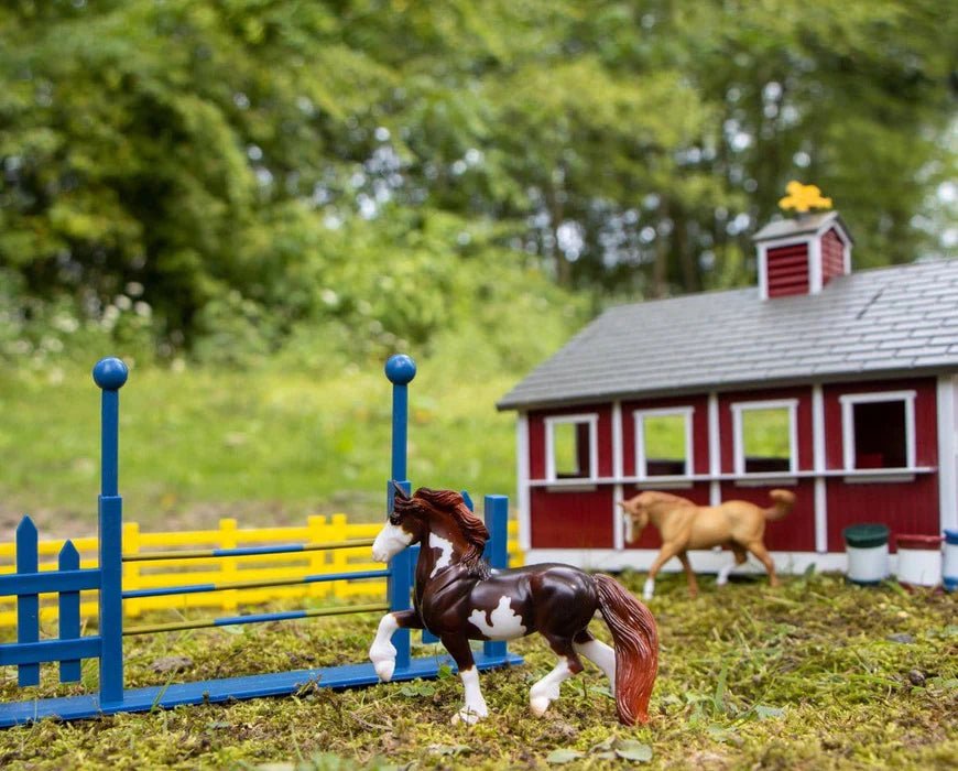 Breyer Red Stable Playset - Country Ways