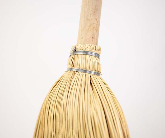 Hillbrush Corn Broom with Handle - Country Ways