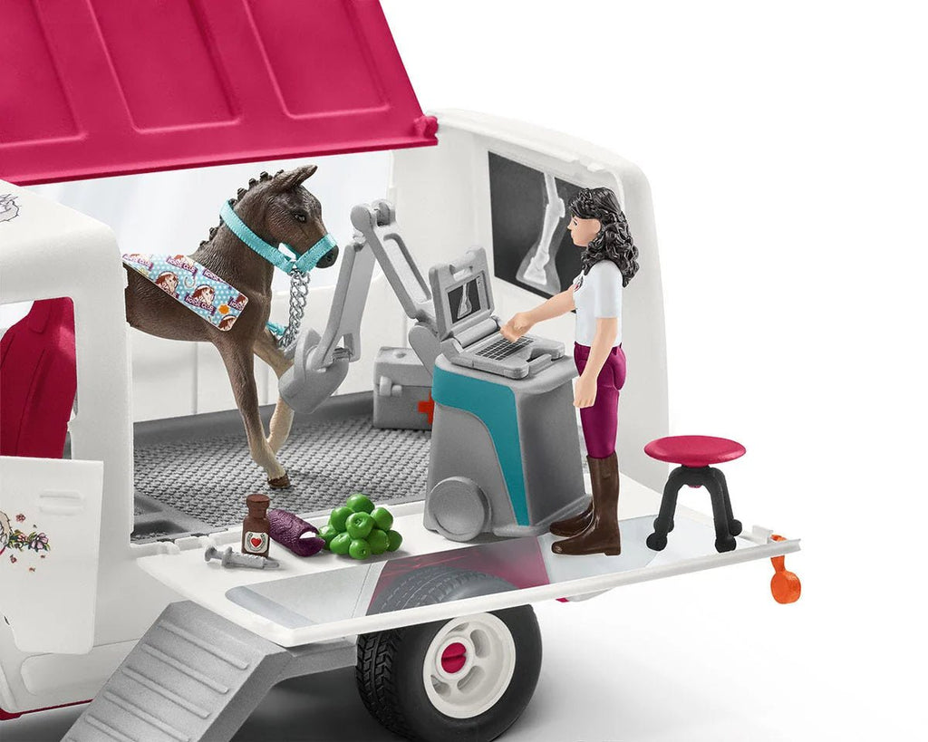 Schleich Horse Club Mobile Vet with Hanoverian Foal - Country Ways