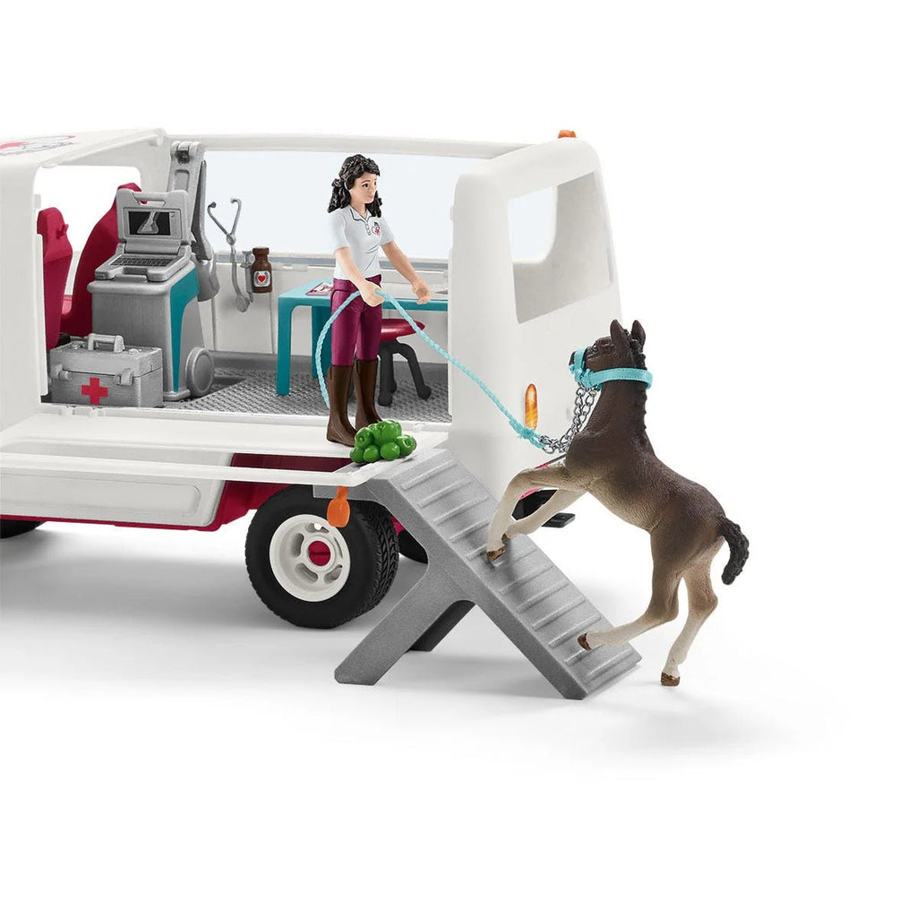 Schleich Horse Club Mobile Vet with Hanoverian Foal - Country Ways